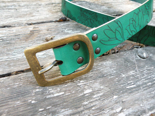ceinture femme en cuir vert malachite gravée à la découpe laser made in gard